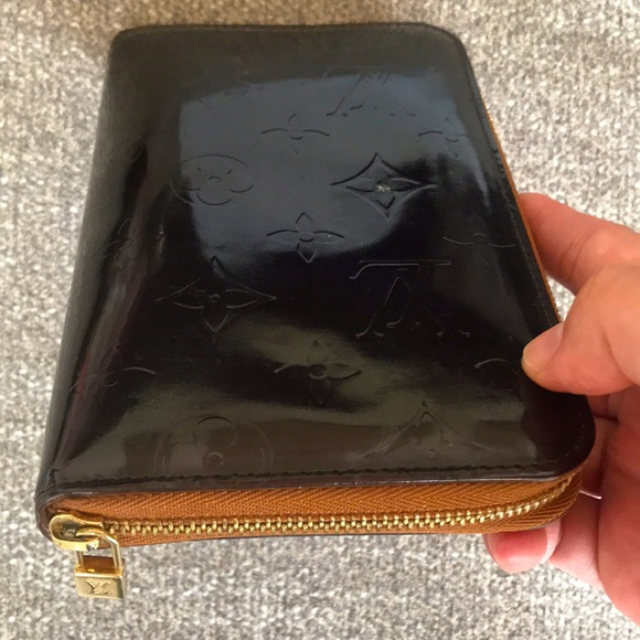 Louis Vuitton zippy wallet